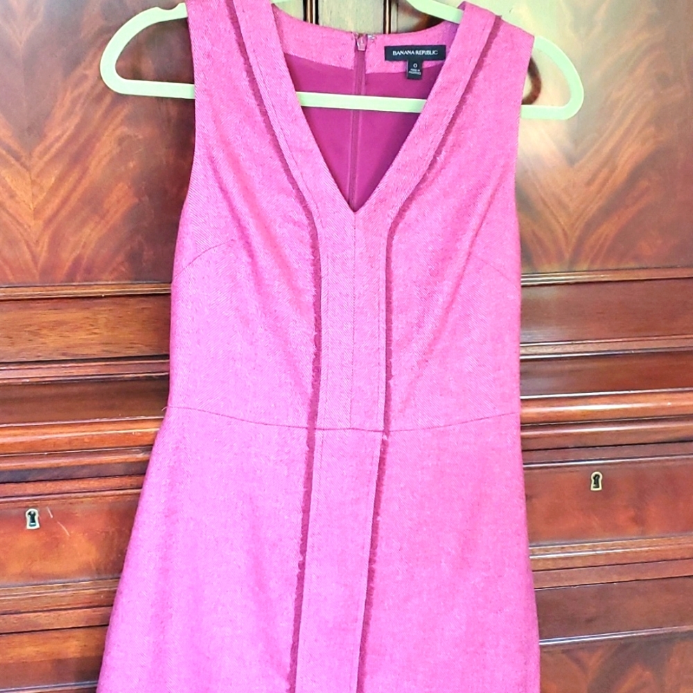 Banana Republic size 0 cranberry, wool blend sheath dress